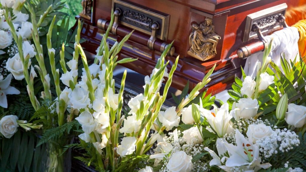 Garanta segurança e tranquilidade para sua família com planos funerários completos. Cuide do futuro e celebre memórias com respeito e apoio.